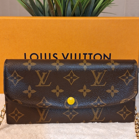 Louis Vuitton Emilie Monogram Wallet - Picture 15 of 16